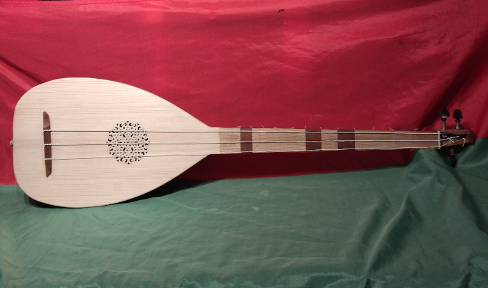 Front view of colascione with fingerboard of European Ash and Ovangkol.