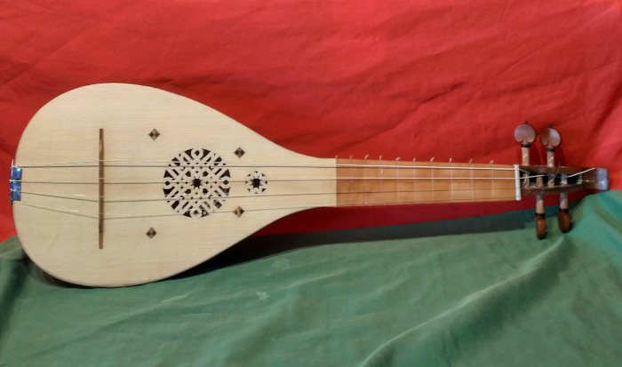 Front view of 4 single string version. 