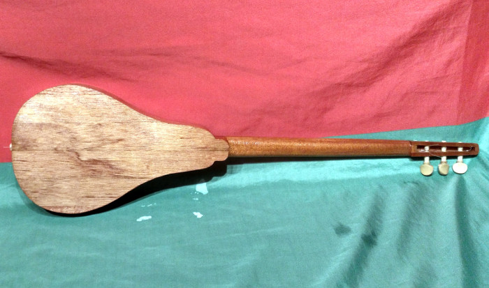 Komuz - Instrument by Jo Dusepo