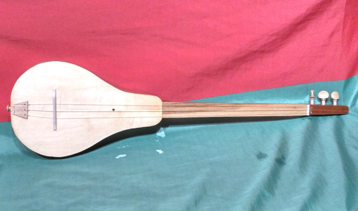 Komuz - Instrument by Jo Dusepo