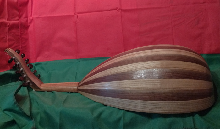 Side view of Shahed model oud with body of European Ash and European Walnut.